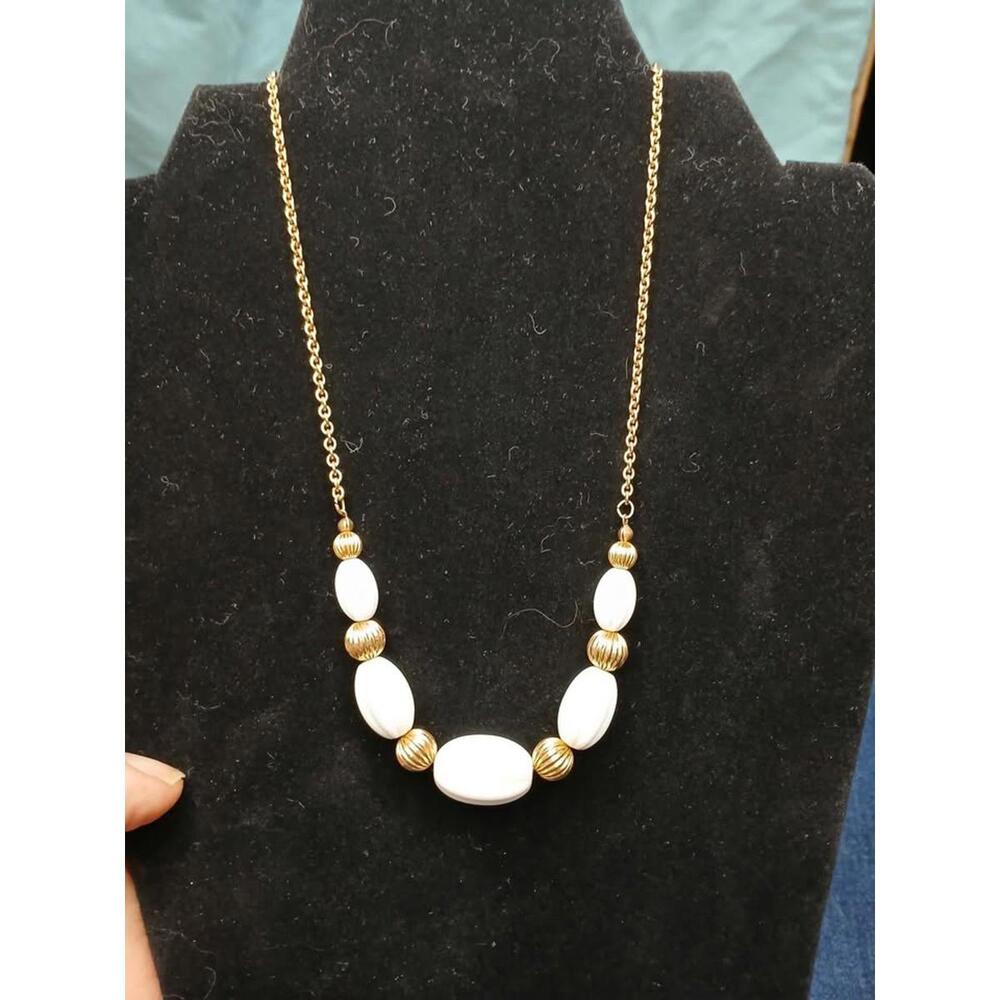 Vintage Avon Necklace White Gold Tone  Ribbed Oval‎ Bead Retro 16"